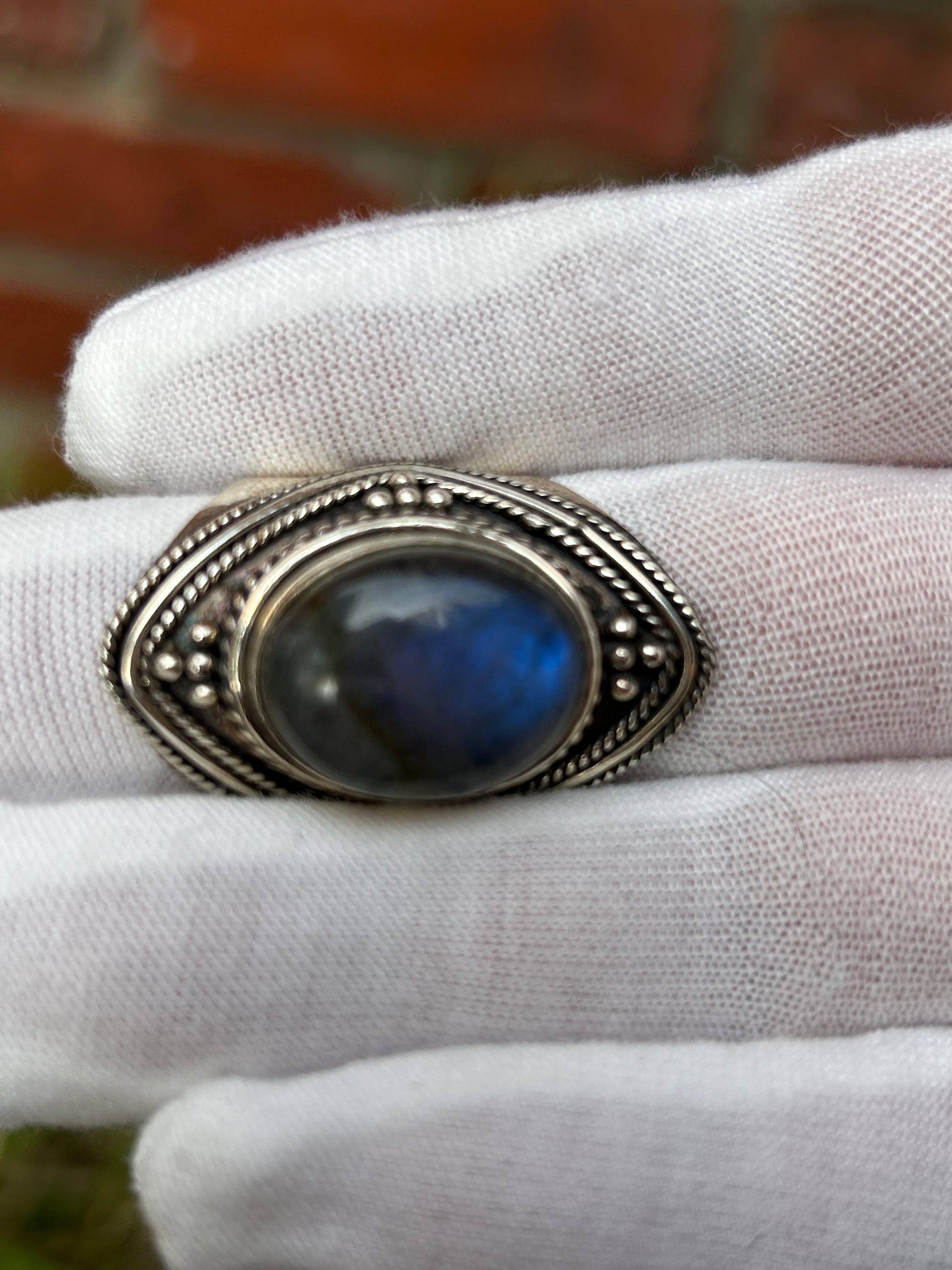 Blue flash labradorite polished crystal oval ring in antique 925 sterling silver ornate setting  size 7