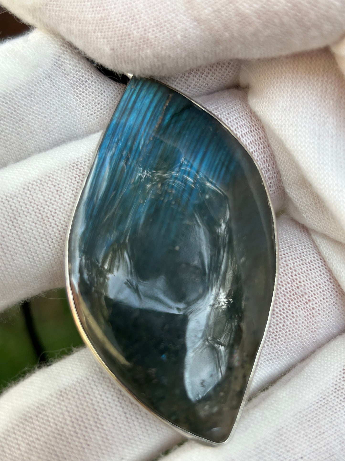 Large blue flash diagonal stripe labradorite pendant