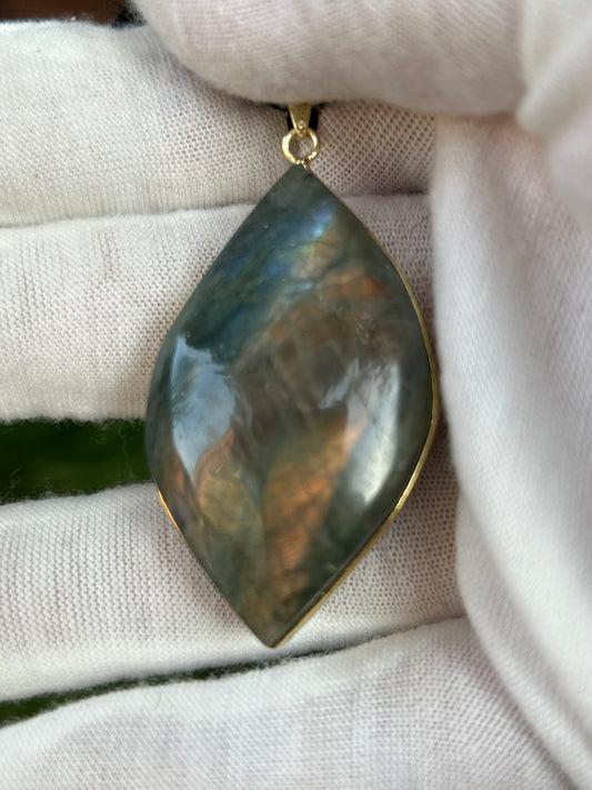 Large blue flash gold flash labradorite pendant set in gold colour pendant connector