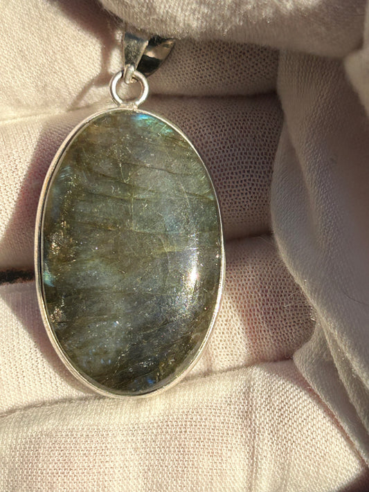 Labradorite 925 Sterling Silver Plated Oval Pendant Blue Flash