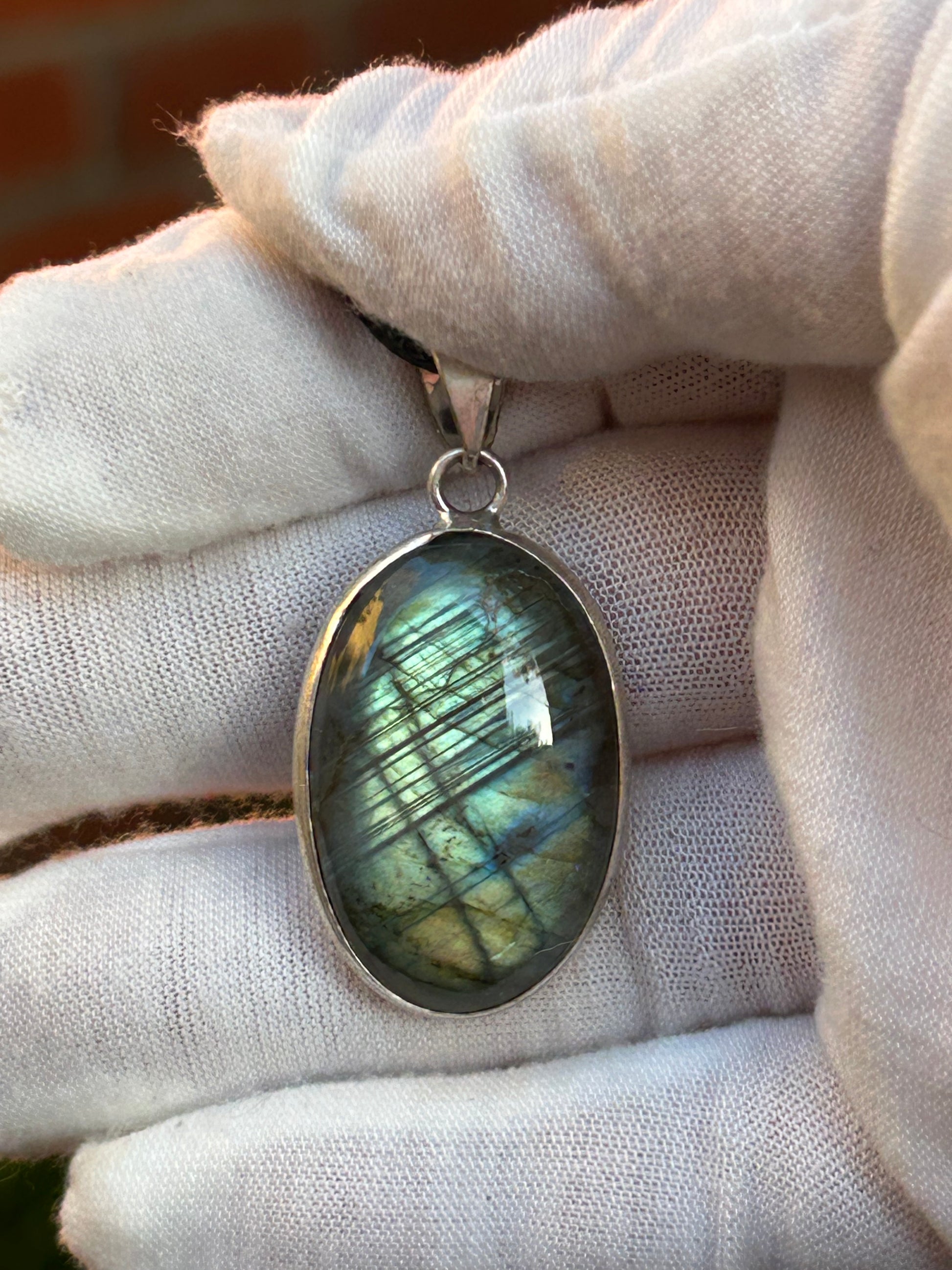 Labradorite 925 Sterling Silver Plated Oval Pendant Green/Gold Flash