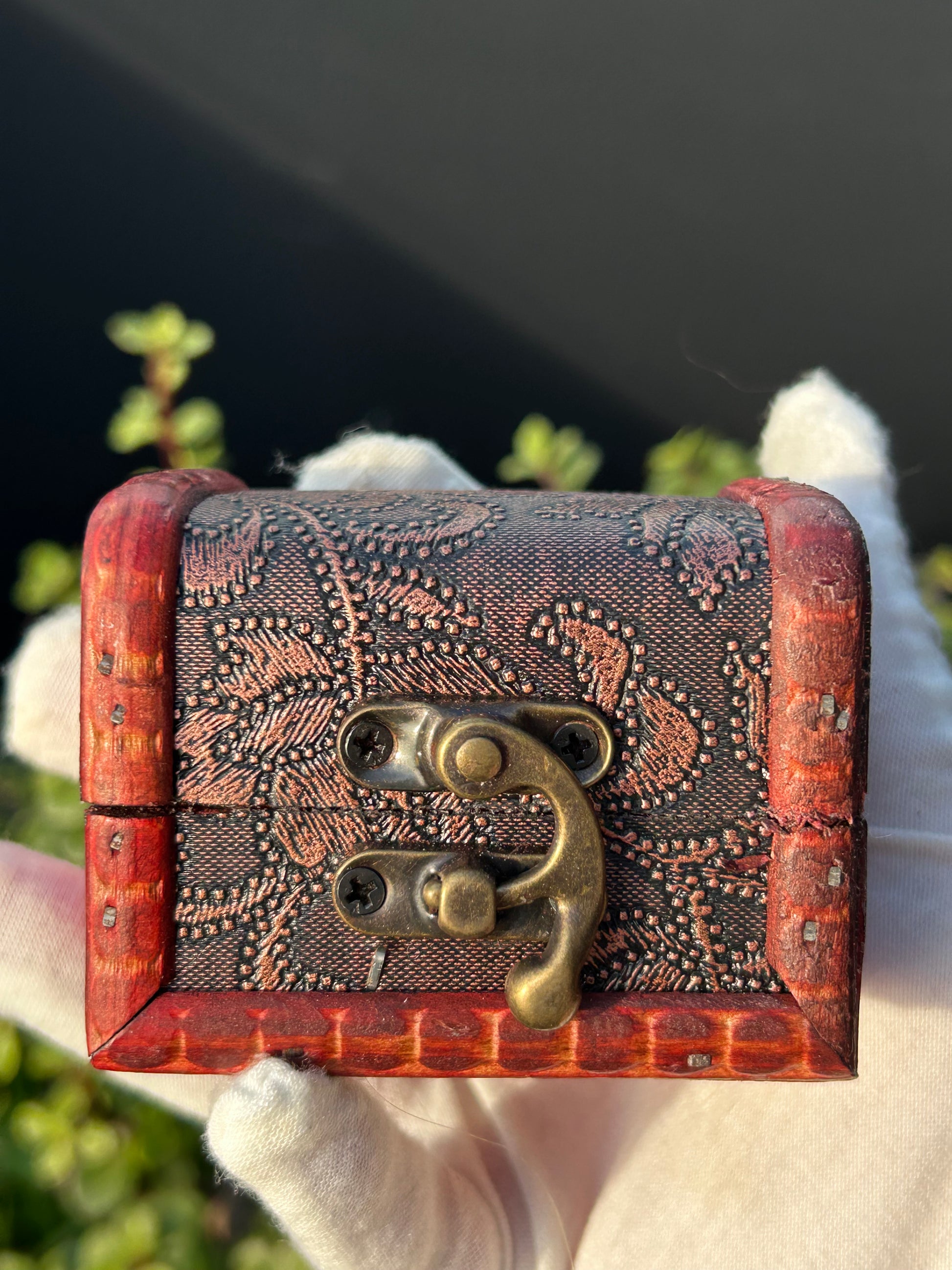 Red wooden box with flower pattern